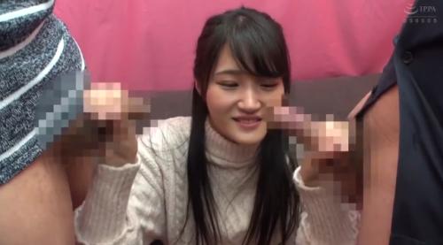 娘に2本のチンコを見せながらバストを揉みしだき、性的衝動し舐め回し手コキで潮を吹きぶち込みされはあはあする