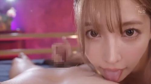 売春娼婦アイドル、亀頭舐め＆フェラ、柔らかい美乳。