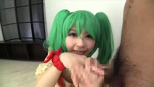 佳苗、なんか臭いよ。おっぱいから何か出てきちゃったの？エロコスしてる亀頭責めで超潮吹きそう。