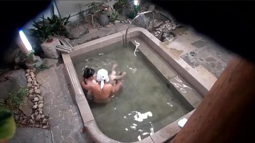 夫は異常に興奮し、妻が浮気されるのを見るのが好き。既婚女性はワクワクしている。