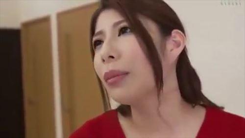 息子の妻を、すでに熟年の女性である母親は、激しく犯した