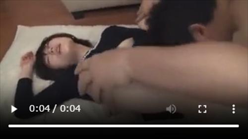 親類のレプ、彼女のおっぱいは素晴らしいわ夫を失い嘆き悲しむ。