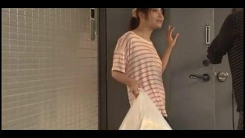 女性の肌を露わにした姿に、性的興奮を感じていた。