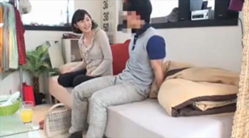 美しい奥様をお部屋に連れ込んで、彼女の膣に精液を出した。