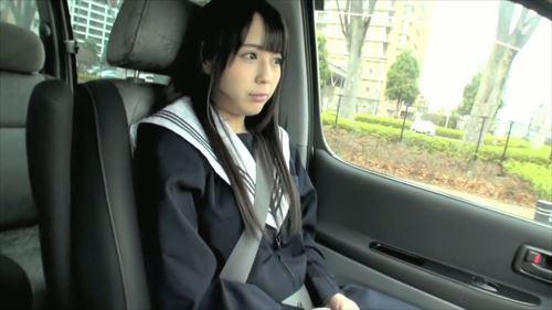 ヤバい！援助動画流出しちゃったよ。高校生の可愛い子。迎えに行って、部屋でオモチャで遊ぼうとした