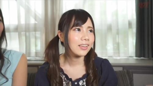 魅力的な親子関係、歳を感じさせない美魔女。ピンと勃ちる母乳頭。