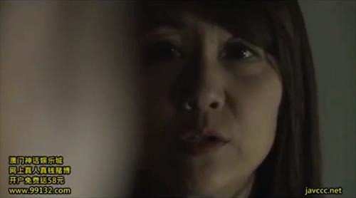 女のアソコの匂いは、母を女のように見せる。