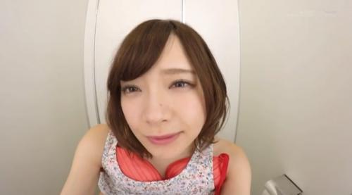 歪曲身体の女がチロチロと乱れ汁で暴発寸前!