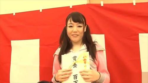性的描写のある自転車競技を演じる女優