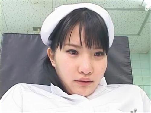 若い看護師、まこは、先輩に愛され、愛液で濡れた。