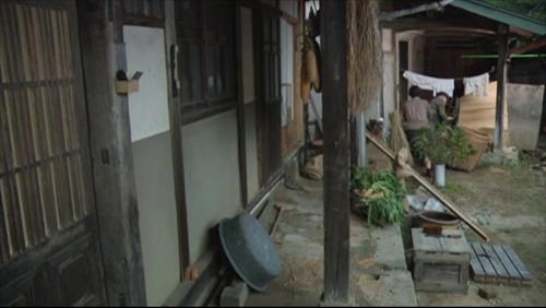 塚本ヘンリーの不健全性の主役の視線から逸脱する使用人と肉体関係と欲望が混沌とする。