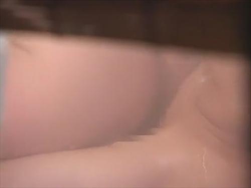 感動を与えるセクシーな羞恥演技で一喜一憂する巨乳女子。