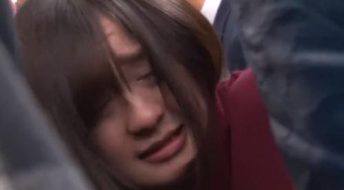 既婚女性列車内で黒人から押し付ける強姦列車降りた後も閉じ込められる