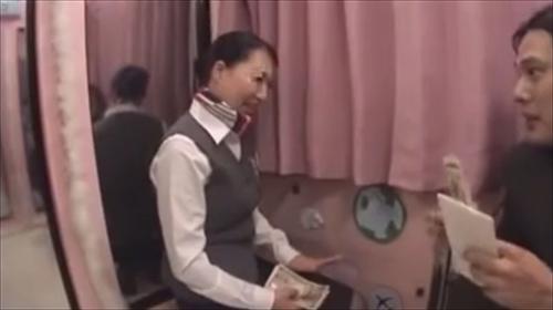 Ｍ氏を船に案内して、至極品質の男性器を差し上げ、美しくて素晴らしい。