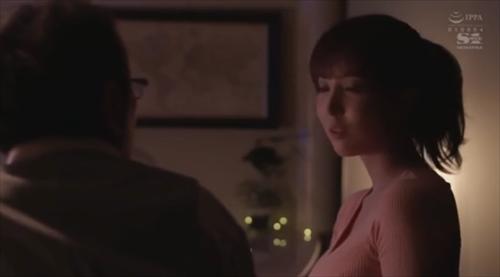 感情高まり、美しい大きな胸の女性と一緒に過ごす。
