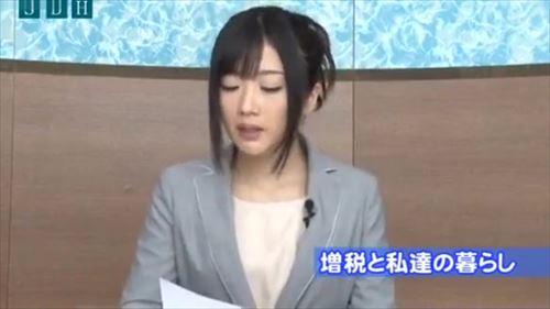 天気予報を告げるアナウンサーがいやらしいに辱められ、ニュースを読み上げる