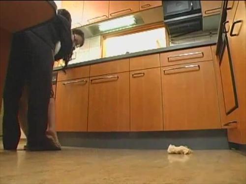 乳房担当追及で苦しむ、女教師役を強要される。