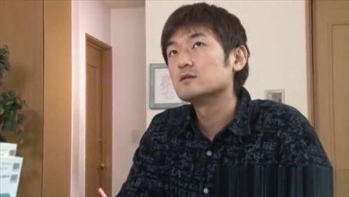 美熟女、再婚相手と別れて、元セフレの元へ