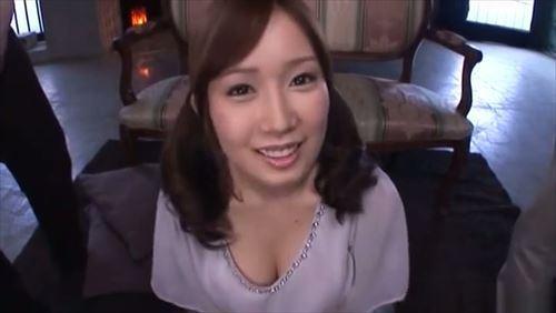 人気女優の記念イベントで、体液を浴びる