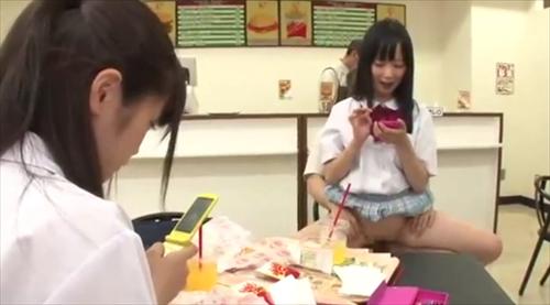 スマホ夢中女子校生欺かれ挿入騙す。