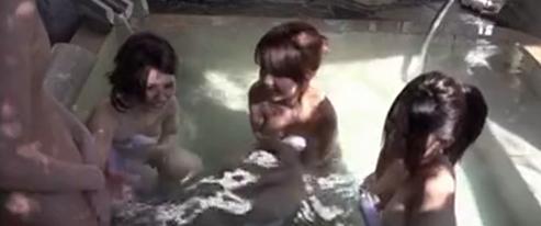若い男性を魅了するエロティックな女性