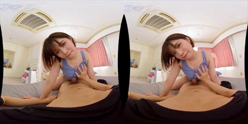 彼は仕事が忙しく、私をかまってくれない。