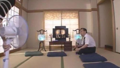 夫を失った後、激しい性欲に駆られ、数年ぶりに触れた男の肉棒に身を委ねる