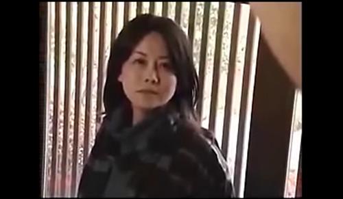 塚本住職も男で、既婚女性の色気に惹かれる。
