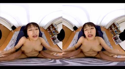 巨尻女が黒人の巨大な男性器に犯される！耳元でささやく床に座って覆いかぶさる！