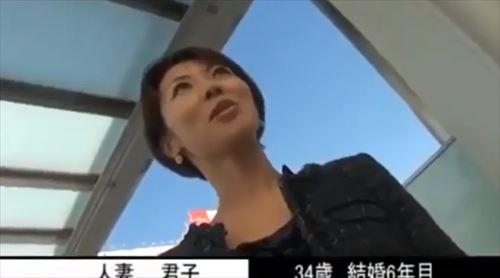 20代半ばの主婦がAV録画。温泉トラベルで乳首と秘部を丸出しにされる！