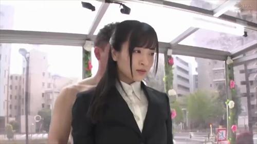 美しい容姿のセクシーで挑発的な、大学生が何をしているのか、大きな胸が魅力的に映える。