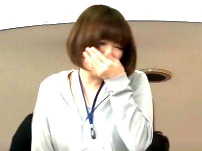 ＜SOD女子社員！＞「恥ずかしい…」巨乳オッパイ可愛い女子！野球拳で勝負してえちえちシチャウゾ！