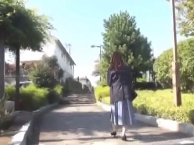お金持ち風の奥様がマジックミラー号にのせられてオマンコいじられて感じちゃうぞｗ