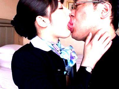 ＜CA＞「Ｋｉｓｓして…♡」巨乳おっぱい美人キャビンアテンダントオネエサン！濃厚エロ行為で悶えるぞ！