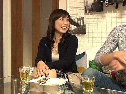 ★盗撮されてることも知らずにヒトヅマ熟女がナンパされてエロ行為になっちゃうぞｗｗｗｗｗ