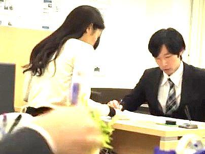 ＜デカ尻！＞スタイル抜群巨乳オッパイ極エロお姉さん！胸チラ誘惑でエロ行為に発展シチャウゾ！