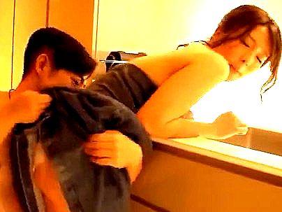 ＜美少女！＞清楚系上品な感じの美乳おっぱい女子！イケメンチンポエロ行為になるぞ！