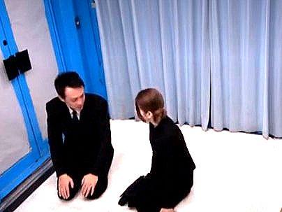 ＜MM号！＞旦那がなくなったスレンダー細身未亡人！ＭＭ号でエロ行為になるぞ！
