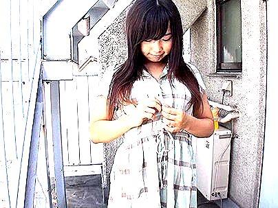 ＜野外露出！＞美乳おっぱい日焼けしてる可愛い女子！野外露出エロ行為でもだえ感じるゾ！