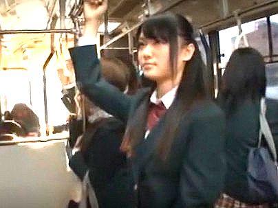 ＜制服美少女！＞「まさかの？」清楚系かわいい女子！逆チカンでオチンポフル勃起確定にしちゃう！