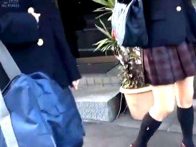 ＜素人ナンパ！＞調査とだまされてマジックミラー号で乱交セクロスになっちゃうカワ美少女がこちら！！！！