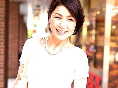 ＜人妻ナンパ！＞清楚美人な五十路美魔女オバサン！ゲットして口説いてエロ行為になるぞ！