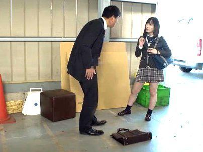 ＜痴漢！＞「どーすんのよ！」スリムな体の可愛い女子！痴漢した男を調教エロ行為しちゃう！