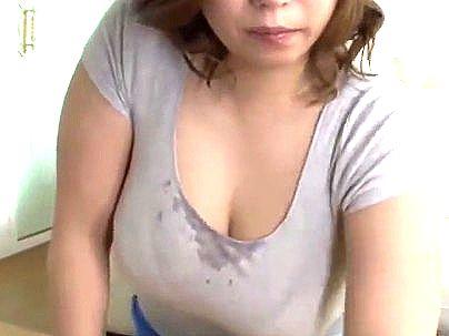 ＜人妻熟女！＞豊満ムチムチエロい体のお母さんに我慢限界でムスコが禁断エロ行為になるぞｗｗｗｗ