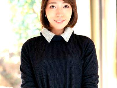 ＜人妻熟女！＞「三十路、色っぽい…♡」清楚系美人奥さん人妻！エロい行為楽しんじゃうゾ！！