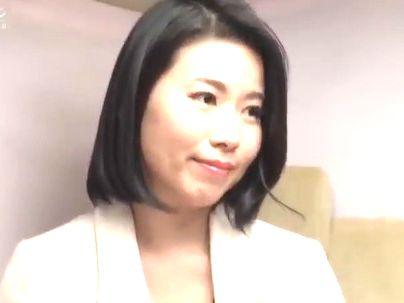 ＜人妻ナンパ！＞「恥ずかしい…けど！」素人美熟女おばさんゲット！なし崩し的エロ行為持ち込んじゃうぞ！