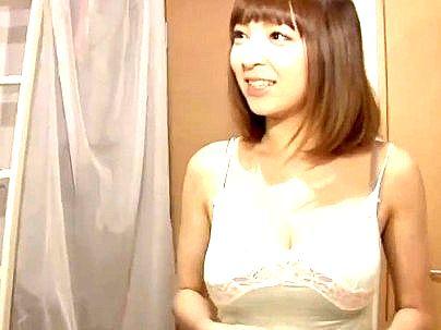 ＜素人ナンパ！＞小柄巨乳オッパイ可愛い美少女カラオケ店の看板娘！自宅にいってエロ行為楽しんじゃうゾ！！