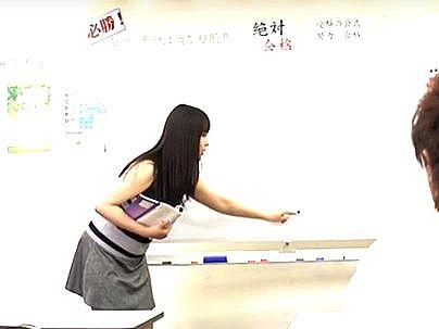 ＜脇フェチ！＞ノースリーブ姿のエッロイ塾講師！脇まんに興奮してしまい・・・