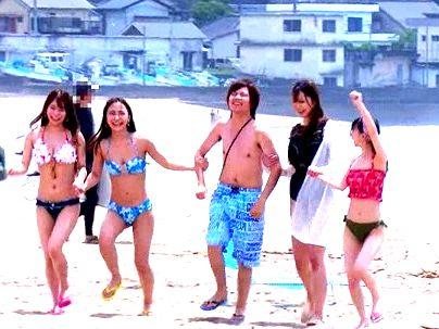 ＜逆ナンパ！＞「ｈしようよ…♡」海水浴場で巨乳おっぱいの風俗嬢たちが・・逆ナンパエロ行為シテクレチャウ！