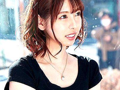 ＜素人ナンパ！＞上品な感じの清楚系スレンダー細身美乳オッパイ美女！ED男とエロ行為になるぞ！